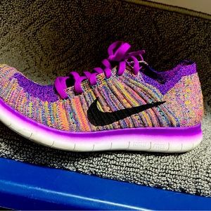 Nine free run flynit sneakers